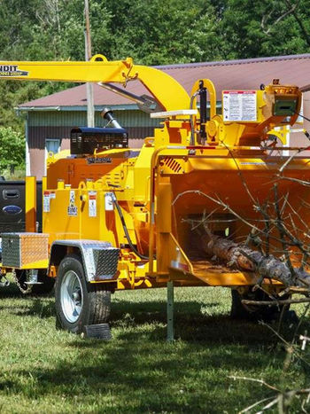 Bandit 250XP Towable Hand-Fed Woodchipper