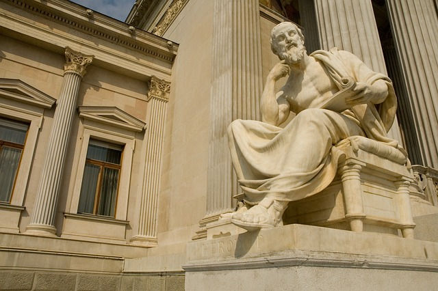 Estátua de filósofo da Antiga Grécia