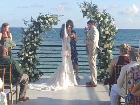 Venues para Bodas Íntimas en Akumal: Por Qué una Villa Privada es la Opción Ideal
