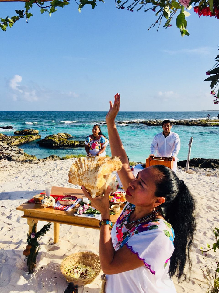 A SNEAK PEEK TO THE MAYAN CULTURE / UN VISTAZO A LA CULTURA MAYA
