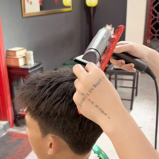 bespoke barbering, bespokecoloring, bespoke home service, cắt tóc tận nơi, cắt tóc tận nhà, barber home service, cạo râu khăn nóng, barber, barbershop, tiệm tóc nam, cắt tóc nam, tiệm hớt tóc, hớt tóc nam, tóc nam đẹp, tiệm cắt tóc quận 3, tiệm tóc quận 10, tiệm tóc quận 5, tóc nam lịch sự, tóc nam cổ điển, cắt tóc, nhuộm tóc nam, uốn tóc, ép side