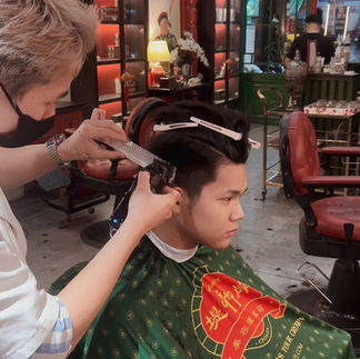 bespoke barbering, bespokecoloring, bespoke home service, cắt tóc tận nơi, cắt tóc tận nhà, barber home service, cạo râu khăn nóng, barber, barbershop, tiệm tóc nam, cắt tóc nam, tiệm hớt tóc, hớt tóc nam, tóc nam đẹp, tiệm cắt tóc quận 3, tiệm tóc quận 10, tiệm tóc quận 5, tóc nam lịch sự, tóc nam cổ điển, cắt tóc, nhuộm tóc nam, uốn tóc, ép side