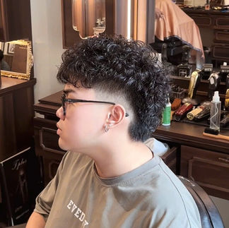 bespoke barbering, bespokecoloring, bespoke home service, cắt tóc tận nơi, cắt tóc tận nhà, barber home service, cạo râu khăn nóng, barber, barbershop, tiệm tóc nam, cắt tóc nam, tiệm hớt tóc, hớt tóc nam, tóc nam đẹp, tiệm cắt tóc quận 3, tiệm tóc quận 10, tiệm tóc quận 5, tóc nam lịch sự, tóc nam cổ điển, cắt tóc, nhuộm tóc nam, uốn tóc, ép side