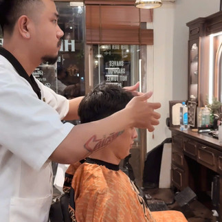 bespoke barbering, bespokecoloring, bespoke home service, cắt tóc tận nơi, cắt tóc tận nhà, barber home service, cạo râu khăn nóng, barber, barbershop, tiệm tóc nam, cắt tóc nam, tiệm hớt tóc, hớt tóc nam, tóc nam đẹp, tiệm cắt tóc quận 3, tiệm tóc quận 10, tiệm tóc quận 5, tóc nam lịch sự, tóc nam cổ điển, cắt tóc, nhuộm tóc nam, uốn tóc, ép side