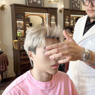 bespoke barbering, bespokecoloring, bespoke home service, cắt tóc tận nơi, cắt tóc tận nhà, barber home service, cạo râu khăn nóng, barber, barbershop, tiệm tóc nam, cắt tóc nam, tiệm hớt tóc, hớt tóc nam, tóc nam đẹp, tiệm cắt tóc quận 3, tiệm tóc quận 10, tiệm tóc quận 5, tóc nam lịch sự, tóc nam cổ điển, cắt tóc, nhuộm tóc nam, uốn tóc, ép side
