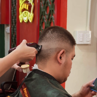 bespoke barbering, bespokecoloring, bespoke home service, cắt tóc tận nơi, cắt tóc tận nhà, barber home service, cạo râu khăn nóng, barber, barbershop, tiệm tóc nam, cắt tóc nam, tiệm hớt tóc, hớt tóc nam, tóc nam đẹp, tiệm cắt tóc quận 3, tiệm tóc quận 10, tiệm tóc quận 5, tóc nam lịch sự, tóc nam cổ điển, cắt tóc, nhuộm tóc nam, uốn tóc, ép side