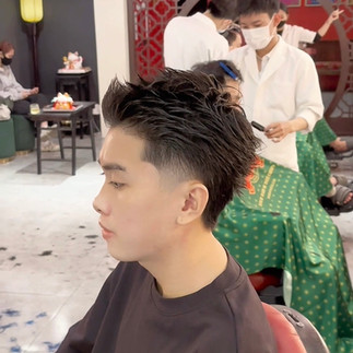 bespoke barbering, bespokecoloring, bespoke home service, cắt tóc tận nơi, cắt tóc tận nhà, barber home service, cạo râu khăn nóng, barber, barbershop, tiệm tóc nam, cắt tóc nam, tiệm hớt tóc, hớt tóc nam, tóc nam đẹp, tiệm cắt tóc quận 3, tiệm tóc quận 10, tiệm tóc quận 5, tóc nam lịch sự, tóc nam cổ điển, cắt tóc, nhuộm tóc nam, uốn tóc, ép side