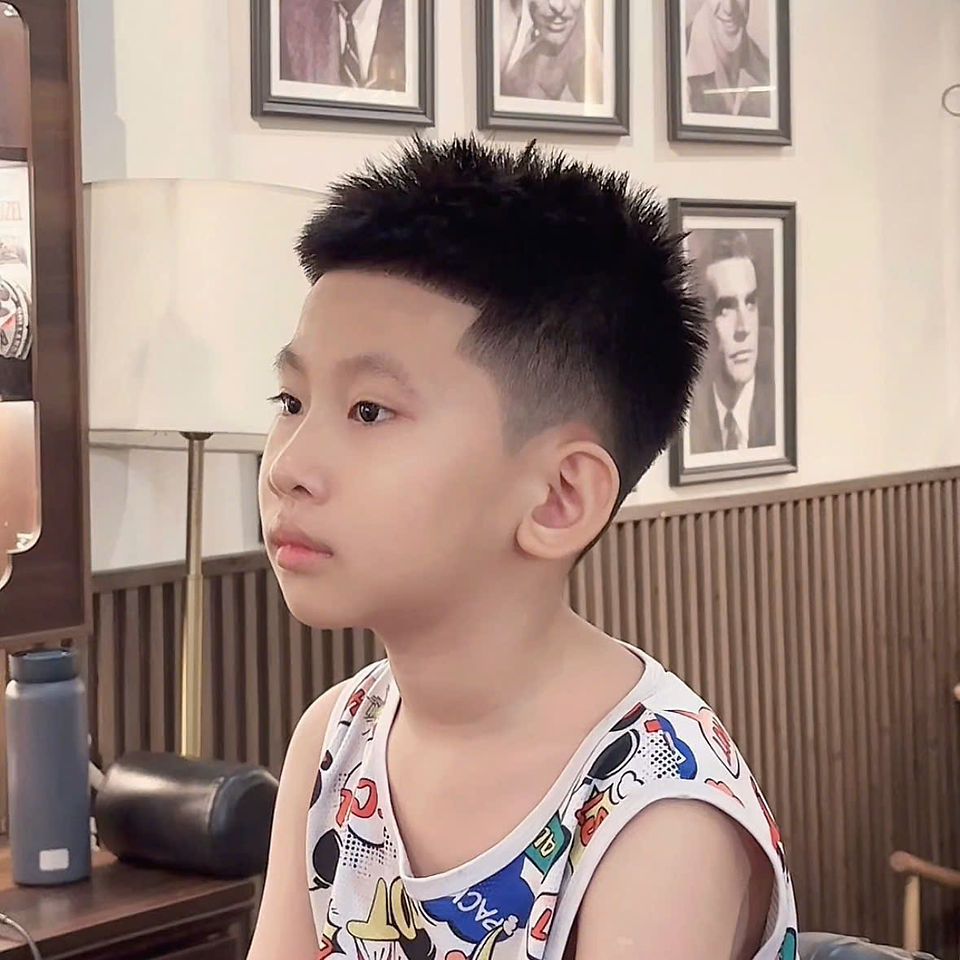 bespoke barbering, bespokecoloring, bespoke home service, cắt tóc tận nơi, cắt tóc tận nhà, barber home service, cạo râu khăn nóng, barber, barbershop, tiệm tóc nam, cắt tóc nam, tiệm hớt tóc, hớt tóc nam, tóc nam đẹp, tiệm cắt tóc quận 3, tiệm tóc quận 10, tiệm tóc quận 5, tóc nam lịch sự, tóc nam cổ điển, cắt tóc, nhuộm tóc nam, uốn tóc, ép side