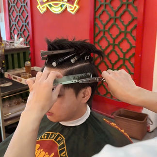 bespoke barbering, bespokecoloring, bespoke home service, cắt tóc tận nơi, cắt tóc tận nhà, barber home service, cạo râu khăn nóng, barber, barbershop, tiệm tóc nam, cắt tóc nam, tiệm hớt tóc, hớt tóc nam, tóc nam đẹp, tiệm cắt tóc quận 3, tiệm tóc quận 10, tiệm tóc quận 5, tóc nam lịch sự, tóc nam cổ điển, cắt tóc, nhuộm tóc nam, uốn tóc, ép side