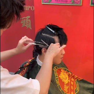 bespoke barbering, bespokecoloring, bespoke home service, cắt tóc tận nơi, cắt tóc tận nhà, barber home service, cạo râu khăn nóng, barber, barbershop, tiệm tóc nam, cắt tóc nam, tiệm hớt tóc, hớt tóc nam, tóc nam đẹp, tiệm cắt tóc quận 3, tiệm tóc quận 10, tiệm tóc quận 5, tóc nam lịch sự, tóc nam cổ điển, cắt tóc, nhuộm tóc nam, uốn tóc, ép side