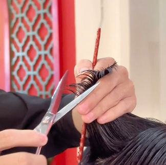 bespoke barbering, bespokecoloring, bespoke home service, cắt tóc tận nơi, cắt tóc tận nhà, barber home service, cạo râu khăn nóng, barber, barbershop, tiệm tóc nam, cắt tóc nam, tiệm hớt tóc, hớt tóc nam, tóc nam đẹp, tiệm cắt tóc quận 3, tiệm tóc quận 10, tiệm tóc quận 5, tóc nam lịch sự, tóc nam cổ điển, cắt tóc, nhuộm tóc nam, uốn tóc, ép side