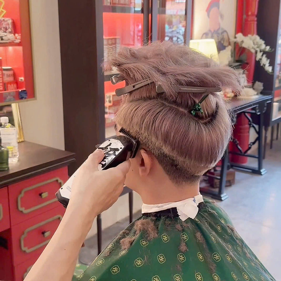 bespoke barbering, bespokecoloring, bespoke home service, cắt tóc tận nơi, cắt tóc tận nhà, barber home service, cạo râu khăn nóng, barber, barbershop, tiệm tóc nam, cắt tóc nam, tiệm hớt tóc, hớt tóc nam, tóc nam đẹp, tiệm cắt tóc quận 3, tiệm tóc quận 10, tiệm tóc quận 5, tóc nam lịch sự, tóc nam cổ điển, cắt tóc, nhuộm tóc nam, uốn tóc, ép side