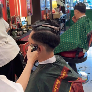 bespoke barbering, bespokecoloring, bespoke home service, cắt tóc tận nơi, cắt tóc tận nhà, barber home service, cạo râu khăn nóng, barber, barbershop, tiệm tóc nam, cắt tóc nam, tiệm hớt tóc, hớt tóc nam, tóc nam đẹp, tiệm cắt tóc quận 3, tiệm tóc quận 10, tiệm tóc quận 5, tóc nam lịch sự, tóc nam cổ điển, cắt tóc, nhuộm tóc nam, uốn tóc, ép side