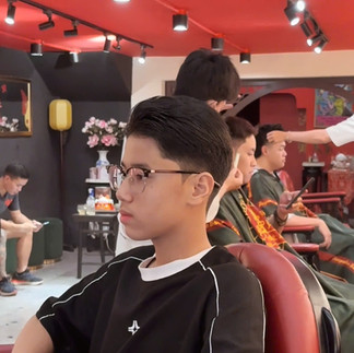 bespoke barbering, bespokecoloring, bespoke home service, cắt tóc tận nơi, cắt tóc tận nhà, barber home service, cạo râu khăn nóng, barber, barbershop, tiệm tóc nam, cắt tóc nam, tiệm hớt tóc, hớt tóc nam, tóc nam đẹp, tiệm cắt tóc quận 3, tiệm tóc quận 10, tiệm tóc quận 5, tóc nam lịch sự, tóc nam cổ điển, cắt tóc, nhuộm tóc nam, uốn tóc, ép side