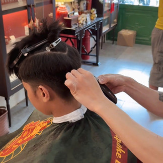 bespoke barbering, bespokecoloring, bespoke home service, cắt tóc tận nơi, cắt tóc tận nhà, barber home service, cạo râu khăn nóng, barber, barbershop, tiệm tóc nam, cắt tóc nam, tiệm hớt tóc, hớt tóc nam, tóc nam đẹp, tiệm cắt tóc quận 3, tiệm tóc quận 10, tiệm tóc quận 5, tóc nam lịch sự, tóc nam cổ điển, cắt tóc, nhuộm tóc nam, uốn tóc, ép side