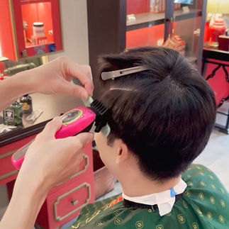 bespoke barbering, bespokecoloring, bespoke home service, cắt tóc tận nơi, cắt tóc tận nhà, barber home service, cạo râu khăn nóng, barber, barbershop, tiệm tóc nam, cắt tóc nam, tiệm hớt tóc, hớt tóc nam, tóc nam đẹp, tiệm cắt tóc quận 3, tiệm tóc quận 10, tiệm tóc quận 5, tóc nam lịch sự, tóc nam cổ điển, cắt tóc, nhuộm tóc nam, uốn tóc, ép side