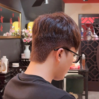 bespoke barbering, bespokecoloring, bespoke home service, cắt tóc tận nơi, cắt tóc tận nhà, barber home service, cạo râu khăn nóng, barber, barbershop, tiệm tóc nam, cắt tóc nam, tiệm hớt tóc, hớt tóc nam, tóc nam đẹp, tiệm cắt tóc quận 3, tiệm tóc quận 10, tiệm tóc quận 5, tóc nam lịch sự, tóc nam cổ điển, cắt tóc, nhuộm tóc nam, uốn tóc, ép side