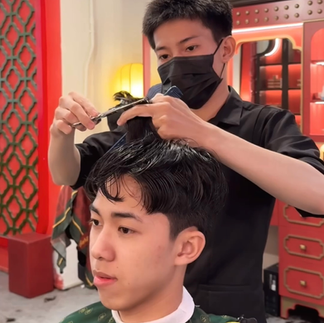 bespoke barbering, bespokecoloring, bespoke home service, cắt tóc tận nơi, cắt tóc tận nhà, barber home service, cạo râu khăn nóng, barber, barbershop, tiệm tóc nam, cắt tóc nam, tiệm hớt tóc, hớt tóc nam, tóc nam đẹp, tiệm cắt tóc quận 3, tiệm tóc quận 10, tiệm tóc quận 5, tóc nam lịch sự, tóc nam cổ điển, cắt tóc, nhuộm tóc nam, uốn tóc, ép side