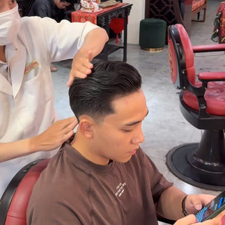 bespoke barbering, bespokecoloring, bespoke home service, cắt tóc tận nơi, cắt tóc tận nhà, barber home service, cạo râu khăn nóng, barber, barbershop, tiệm tóc nam, cắt tóc nam, tiệm hớt tóc, hớt tóc nam, tóc nam đẹp, tiệm cắt tóc quận 3, tiệm tóc quận 10, tiệm tóc quận 5, tóc nam lịch sự, tóc nam cổ điển, cắt tóc, nhuộm tóc nam, uốn tóc, ép side
