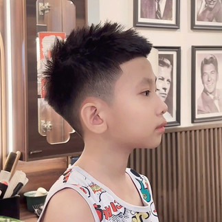 bespoke barbering, bespokecoloring, bespoke home service, cắt tóc tận nơi, cắt tóc tận nhà, barber home service, cạo râu khăn nóng, barber, barbershop, tiệm tóc nam, cắt tóc nam, tiệm hớt tóc, hớt tóc nam, tóc nam đẹp, tiệm cắt tóc quận 3, tiệm tóc quận 10, tiệm tóc quận 5, tóc nam lịch sự, tóc nam cổ điển, cắt tóc, nhuộm tóc nam, uốn tóc, ép side