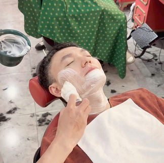 bespoke barbering, bespokecoloring, bespoke home service, cắt tóc tận nơi, cắt tóc tận nhà, barber home service, cạo râu khăn nóng, barber, barbershop, tiệm tóc nam, cắt tóc nam, tiệm hớt tóc, hớt tóc nam, tóc nam đẹp, tiệm cắt tóc quận 3, tiệm tóc quận 10, tiệm tóc quận 5, tóc nam lịch sự, tóc nam cổ điển, cắt tóc, nhuộm tóc nam, uốn tóc, ép side