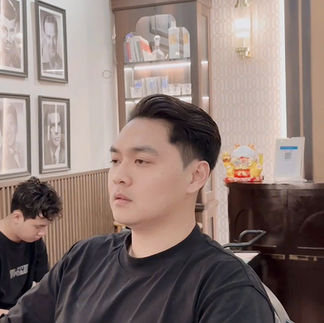 bespoke barbering, bespokecoloring, bespoke home service, cắt tóc tận nơi, cắt tóc tận nhà, barber home service, cạo râu khăn nóng, barber, barbershop, tiệm tóc nam, cắt tóc nam, tiệm hớt tóc, hớt tóc nam, tóc nam đẹp, tiệm cắt tóc quận 3, tiệm tóc quận 10, tiệm tóc quận 5, tóc nam lịch sự, tóc nam cổ điển, cắt tóc, nhuộm tóc nam, uốn tóc, ép side