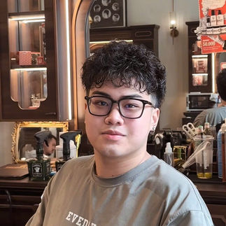 bespoke barbering, bespokecoloring, bespoke home service, cắt tóc tận nơi, cắt tóc tận nhà, barber home service, cạo râu khăn nóng, barber, barbershop, tiệm tóc nam, cắt tóc nam, tiệm hớt tóc, hớt tóc nam, tóc nam đẹp, tiệm cắt tóc quận 3, tiệm tóc quận 10, tiệm tóc quận 5, tóc nam lịch sự, tóc nam cổ điển, cắt tóc, nhuộm tóc nam, uốn tóc, ép side