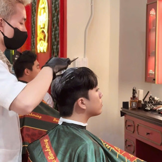 bespoke barbering, bespokecoloring, bespoke home service, cắt tóc tận nơi, cắt tóc tận nhà, barber home service, cạo râu khăn nóng, barber, barbershop, tiệm tóc nam, cắt tóc nam, tiệm hớt tóc, hớt tóc nam, tóc nam đẹp, tiệm cắt tóc quận 3, tiệm tóc quận 10, tiệm tóc quận 5, tóc nam lịch sự, tóc nam cổ điển, cắt tóc, nhuộm tóc nam, uốn tóc, ép side