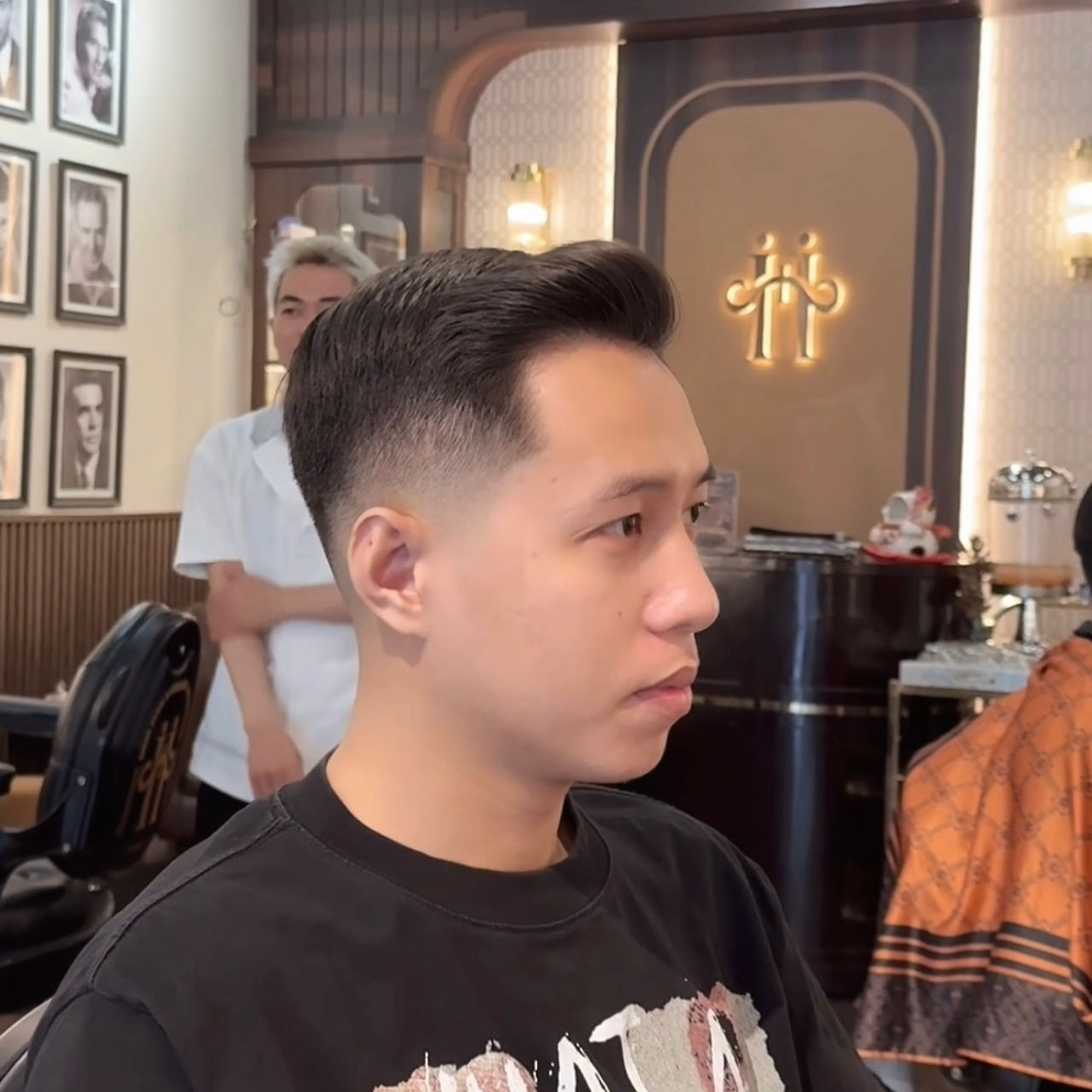 bespoke barbering, bespokecoloring, bespoke home service, cắt tóc tận nơi, cắt tóc tận nhà, barber home service, cạo râu khăn nóng, barber, barbershop, tiệm tóc nam, cắt tóc nam, tiệm hớt tóc, hớt tóc nam, tóc nam đẹp, tiệm cắt tóc quận 3, tiệm tóc quận 10, tiệm tóc quận 5, tóc nam lịch sự, tóc nam cổ điển, cắt tóc, nhuộm tóc nam, uốn tóc, ép side