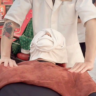bespoke barbering, bespokecoloring, bespoke home service, cắt tóc tận nơi, cắt tóc tận nhà, barber home service, cạo râu khăn nóng, barber, barbershop, tiệm tóc nam, cắt tóc nam, tiệm hớt tóc, hớt tóc nam, tóc nam đẹp, tiệm cắt tóc quận 3, tiệm tóc quận 10, tiệm tóc quận 5, tóc nam lịch sự, tóc nam cổ điển, cắt tóc, nhuộm tóc nam, uốn tóc, ép side