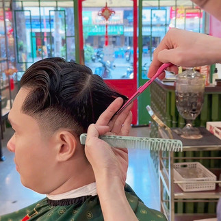 bespoke barbering, bespokecoloring, bespoke home service, cắt tóc tận nơi, cắt tóc tận nhà, barber home service, cạo râu khăn nóng, barber, barbershop, tiệm tóc nam, cắt tóc nam, tiệm hớt tóc, hớt tóc nam, tóc nam đẹp, tiệm cắt tóc quận 3, tiệm tóc quận 10, tiệm tóc quận 5, tóc nam lịch sự, tóc nam cổ điển, cắt tóc, nhuộm tóc nam, uốn tóc, ép side