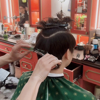 bespoke barbering, bespokecoloring, bespoke home service, cắt tóc tận nơi, cắt tóc tận nhà, barber home service, cạo râu khăn nóng, barber, barbershop, tiệm tóc nam, cắt tóc nam, tiệm hớt tóc, hớt tóc nam, tóc nam đẹp, tiệm cắt tóc quận 3, tiệm tóc quận 10, tiệm tóc quận 5, tóc nam lịch sự, tóc nam cổ điển, cắt tóc, nhuộm tóc nam, uốn tóc, ép side