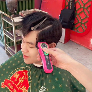 bespoke barbering, bespokecoloring, bespoke home service, cắt tóc tận nơi, cắt tóc tận nhà, barber home service, cạo râu khăn nóng, barber, barbershop, tiệm tóc nam, cắt tóc nam, tiệm hớt tóc, hớt tóc nam, tóc nam đẹp, tiệm cắt tóc quận 3, tiệm tóc quận 10, tiệm tóc quận 5, tóc nam lịch sự, tóc nam cổ điển, cắt tóc, nhuộm tóc nam, uốn tóc, ép side
