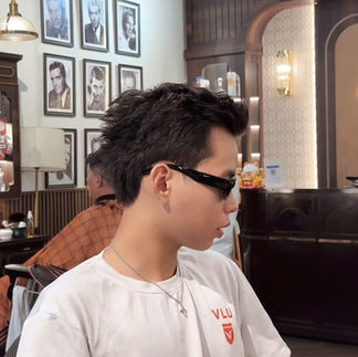 bespoke barbering, bespokecoloring, bespoke home service, cắt tóc tận nơi, cắt tóc tận nhà, barber home service, cạo râu khăn nóng, barber, barbershop, tiệm tóc nam, cắt tóc nam, tiệm hớt tóc, hớt tóc nam, tóc nam đẹp, tiệm cắt tóc quận 3, tiệm tóc quận 10, tiệm tóc quận 5, tóc nam lịch sự, tóc nam cổ điển, cắt tóc, nhuộm tóc nam, uốn tóc, ép side