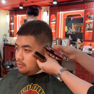 bespoke barbering, bespokecoloring, bespoke home service, cắt tóc tận nơi, cắt tóc tận nhà, barber home service, cạo râu khăn nóng, barber, barbershop, tiệm tóc nam, cắt tóc nam, tiệm hớt tóc, hớt tóc nam, tóc nam đẹp, tiệm cắt tóc quận 3, tiệm tóc quận 10, tiệm tóc quận 5, tóc nam lịch sự, tóc nam cổ điển, cắt tóc, nhuộm tóc nam, uốn tóc, ép side