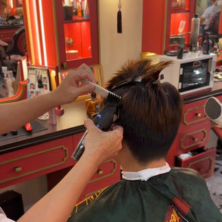 bespoke barbering, bespokecoloring, bespoke home service, cắt tóc tận nơi, cắt tóc tận nhà, barber home service, cạo râu khăn nóng, barber, barbershop, tiệm tóc nam, cắt tóc nam, tiệm hớt tóc, hớt tóc nam, tóc nam đẹp, tiệm cắt tóc quận 3, tiệm tóc quận 10, tiệm tóc quận 5, tóc nam lịch sự, tóc nam cổ điển, cắt tóc, nhuộm tóc nam, uốn tóc, ép side