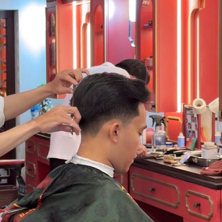 bespoke barbering, bespokecoloring, bespoke home service, cắt tóc tận nơi, cắt tóc tận nhà, barber home service, cạo râu khăn nóng, barber, barbershop, tiệm tóc nam, cắt tóc nam, tiệm hớt tóc, hớt tóc nam, tóc nam đẹp, tiệm cắt tóc quận 3, tiệm tóc quận 10, tiệm tóc quận 5, tóc nam lịch sự, tóc nam cổ điển, cắt tóc, nhuộm tóc nam, uốn tóc, ép side