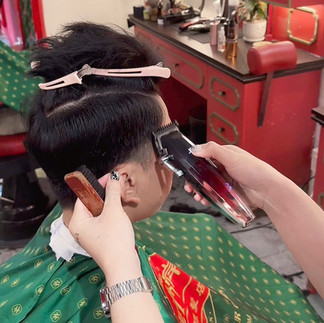 bespoke barbering, bespokecoloring, bespoke home service, cắt tóc tận nơi, cắt tóc tận nhà, barber home service, cạo râu khăn nóng, barber, barbershop, tiệm tóc nam, cắt tóc nam, tiệm hớt tóc, hớt tóc nam, tóc nam đẹp, tiệm cắt tóc quận 3, tiệm tóc quận 10, tiệm tóc quận 5, tóc nam lịch sự, tóc nam cổ điển, cắt tóc, nhuộm tóc nam, uốn tóc, ép side