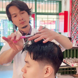 bespoke barbering, bespokecoloring, bespoke home service, cắt tóc tận nơi, cắt tóc tận nhà, barber home service, cạo râu khăn nóng, barber, barbershop, tiệm tóc nam, cắt tóc nam, tiệm hớt tóc, hớt tóc nam, tóc nam đẹp, tiệm cắt tóc quận 3, tiệm tóc quận 10, tiệm tóc quận 5, tóc nam lịch sự, tóc nam cổ điển, cắt tóc, nhuộm tóc nam, uốn tóc, ép side