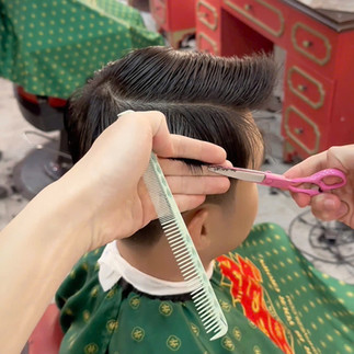 bespoke barbering, bespokecoloring, bespoke home service, cắt tóc tận nơi, cắt tóc tận nhà, barber home service, cạo râu khăn nóng, barber, barbershop, tiệm tóc nam, cắt tóc nam, tiệm hớt tóc, hớt tóc nam, tóc nam đẹp, tiệm cắt tóc quận 3, tiệm tóc quận 10, tiệm tóc quận 5, tóc nam lịch sự, tóc nam cổ điển, cắt tóc, nhuộm tóc nam, uốn tóc, ép side
