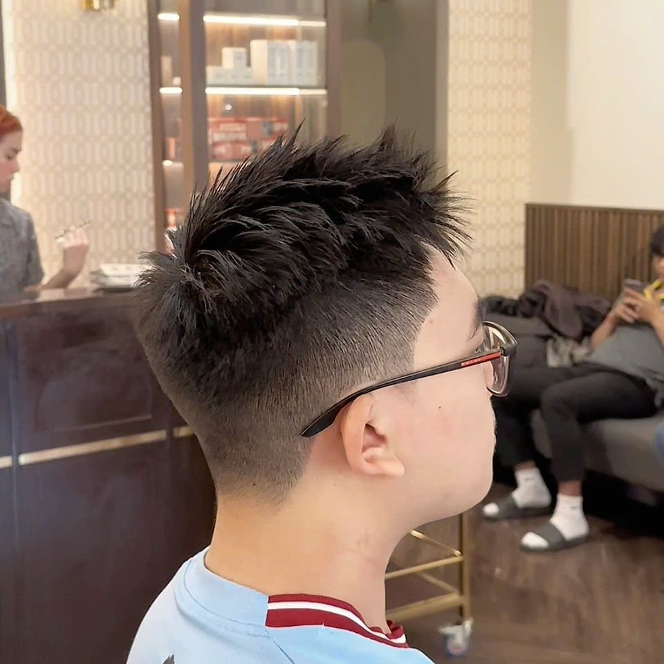 bespoke barbering, bespokecoloring, bespoke home service, cắt tóc tận nơi, cắt tóc tận nhà, barber home service, cạo râu khăn nóng, barber, barbershop, tiệm tóc nam, cắt tóc nam, tiệm hớt tóc, hớt tóc nam, tóc nam đẹp, tiệm cắt tóc quận 3, tiệm tóc quận 10, tiệm tóc quận 5, tóc nam lịch sự, tóc nam cổ điển, cắt tóc, nhuộm tóc nam, uốn tóc, ép side