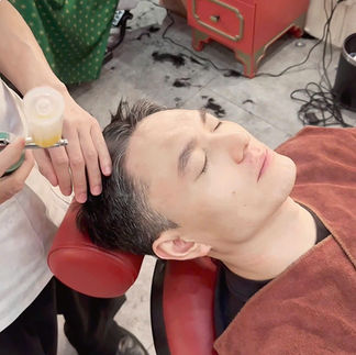 bespoke barbering, bespokecoloring, bespoke home service, cắt tóc tận nơi, cắt tóc tận nhà, barber home service, cạo râu khăn nóng, barber, barbershop, tiệm tóc nam, cắt tóc nam, tiệm hớt tóc, hớt tóc nam, tóc nam đẹp, tiệm cắt tóc quận 3, tiệm tóc quận 10, tiệm tóc quận 5, tóc nam lịch sự, tóc nam cổ điển, cắt tóc, nhuộm tóc nam, uốn tóc, ép side