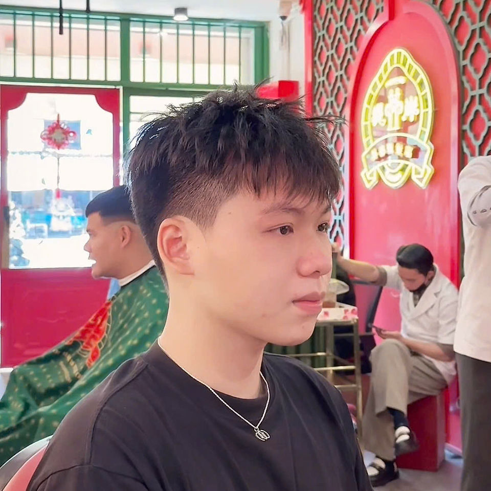 bespoke barbering, bespokecoloring, bespoke home service, cắt tóc tận nơi, cắt tóc tận nhà, barber home service, cạo râu khăn nóng, barber, barbershop, tiệm tóc nam, cắt tóc nam, tiệm hớt tóc, hớt tóc nam, tóc nam đẹp, tiệm cắt tóc quận 3, tiệm tóc quận 10, tiệm tóc quận 5, tóc nam lịch sự, tóc nam cổ điển, cắt tóc, nhuộm tóc nam, uốn tóc, ép side