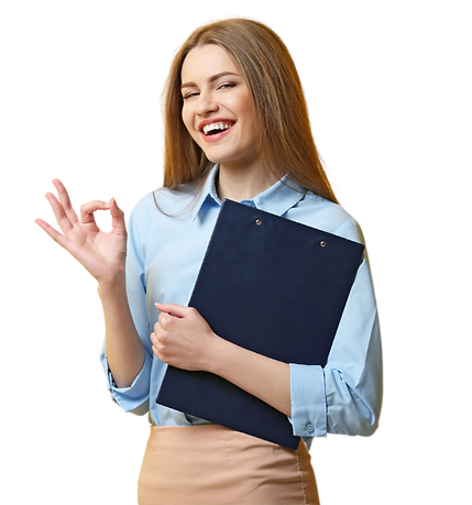 Assistente donna con faldone in mano che fa ok con la mano sinistra mentre guarda il destinatario e sorride