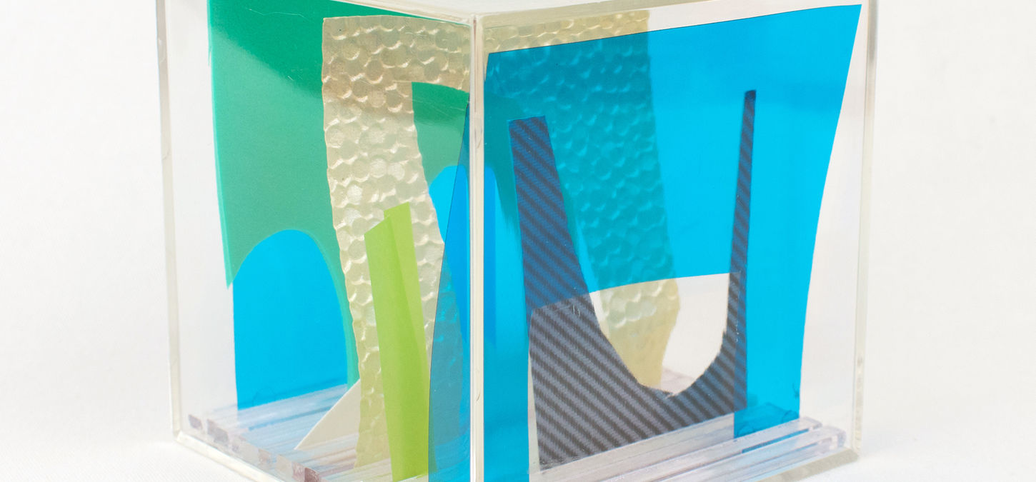 CHICAGO CITYSCAPE
3X3X3"
acrylic cube & cut papers