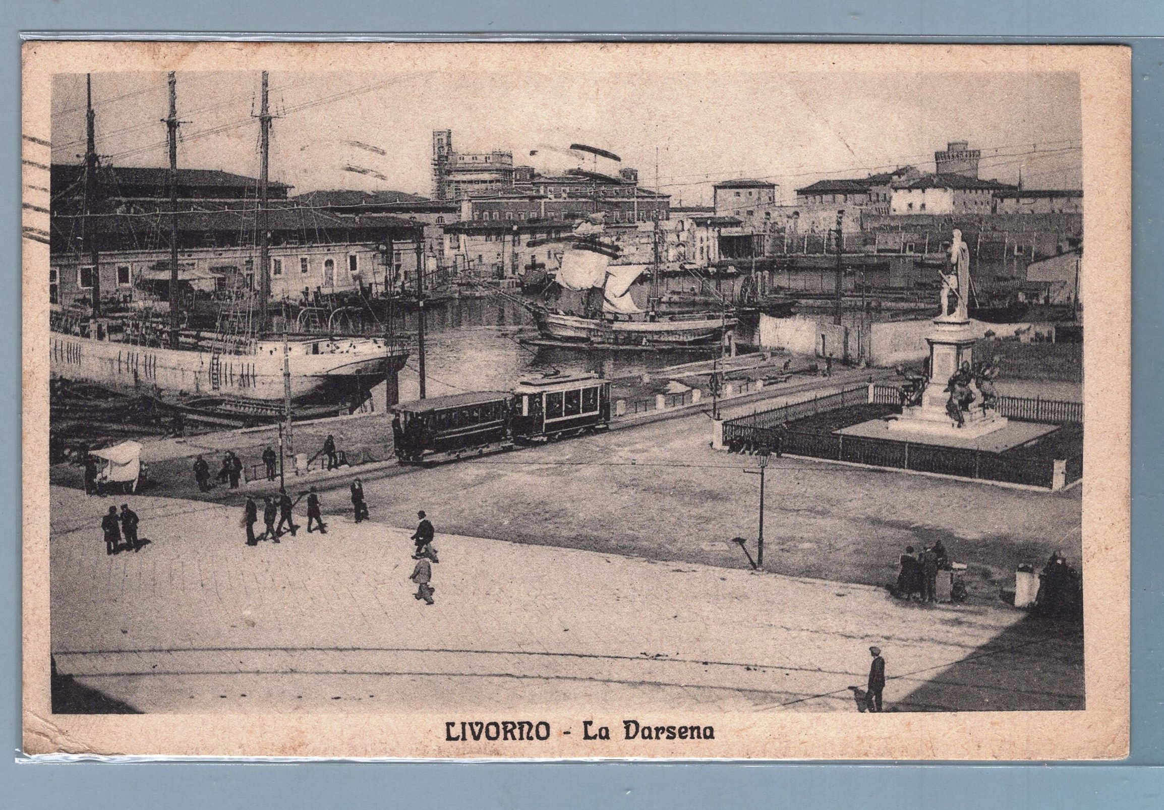1JLI.E625A37 Livorno . La Darsena con Tram . viagg. 1924