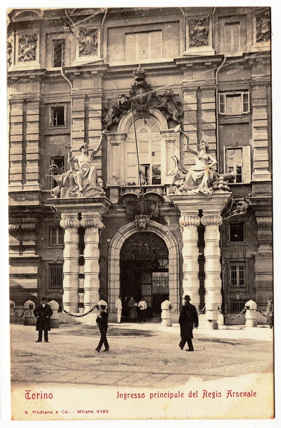 1ATO.L219A11 Torino Ingresso del Regio Arsenale . animata . ed. Modiano MI
