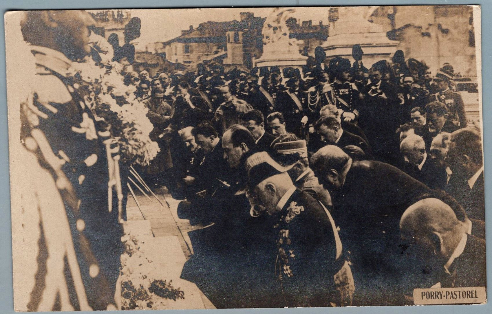 3B01ZZ Cart. propaganda: Mussolini all'Altare della Patria . nuova ca 1923