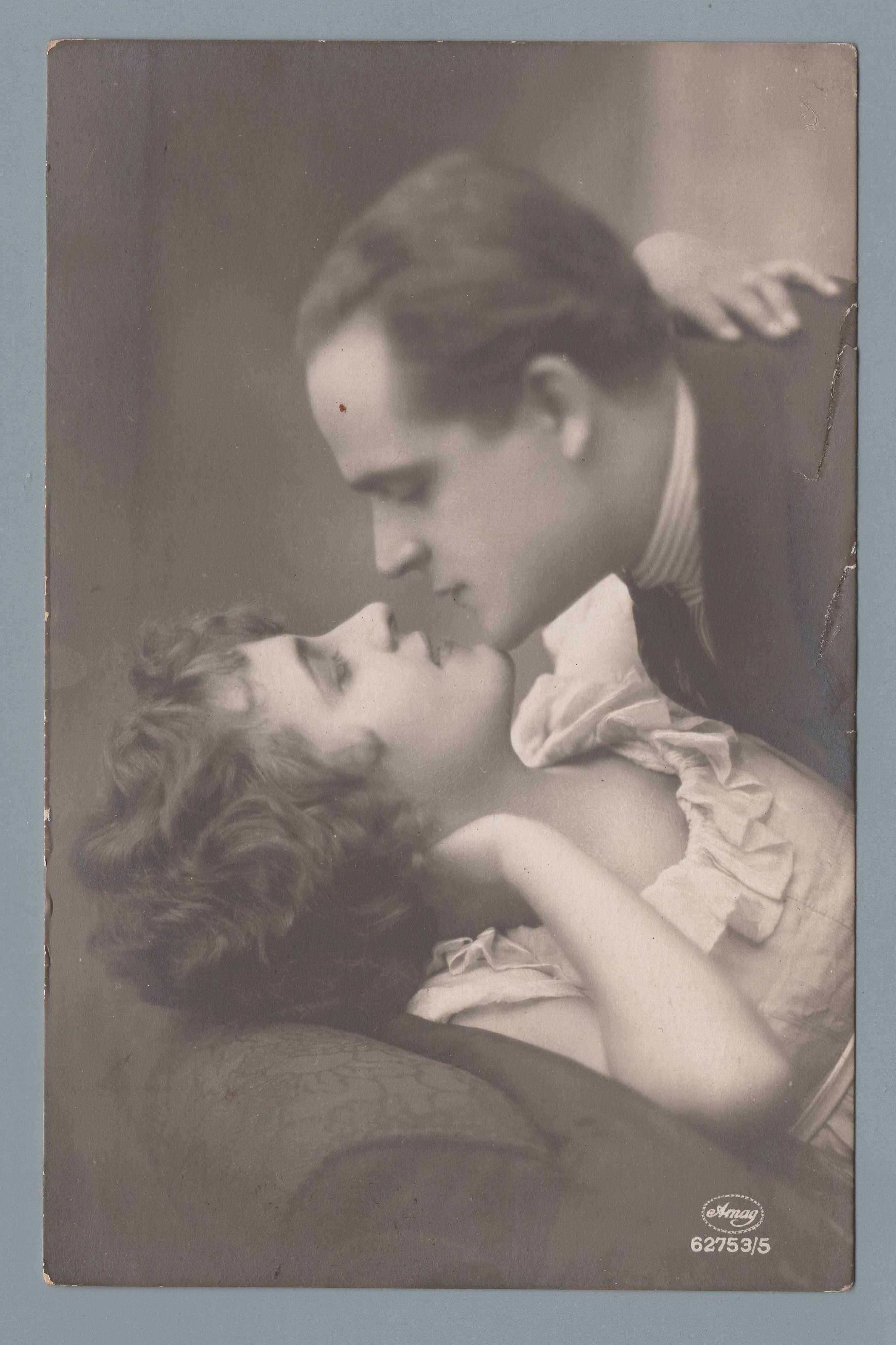 1C01ZZ Cart. augurale: Amanti . viaggiata 1942