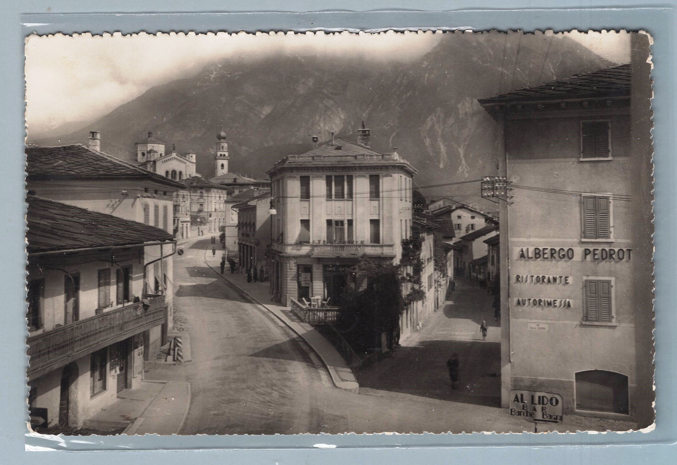 1ACNE564A49 Levico . via Dante . viagg. 1952